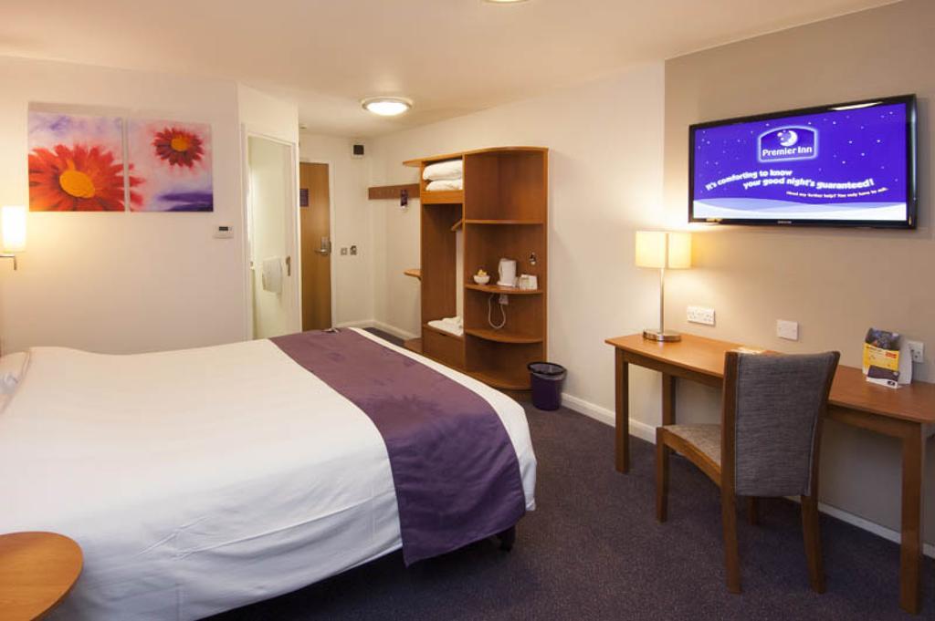 Premier Inn Cobham Eksteriør bilde